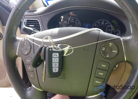 2011 Hyundai Genesis 3.8 z USA, uszkodzony, nr VIN KMHGC4DE6BU117821